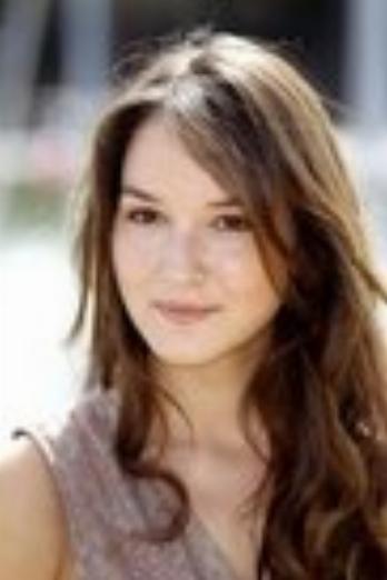 Anaïs Demoustier isMercédès Herrera