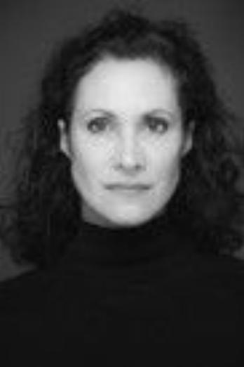 Justine del Corte isSofie Aumann