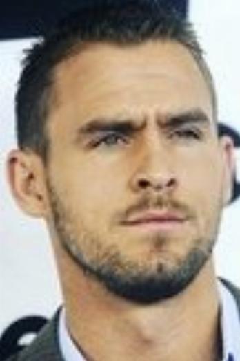 Jack Kesy isBlack Tom