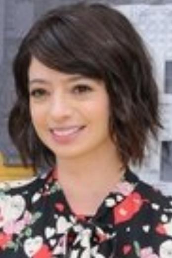 Kate Micucci isVelma Dinkley (głos)