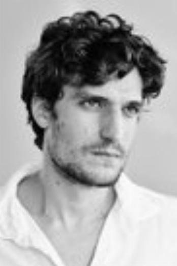 Louis Garrel isLouis XIII