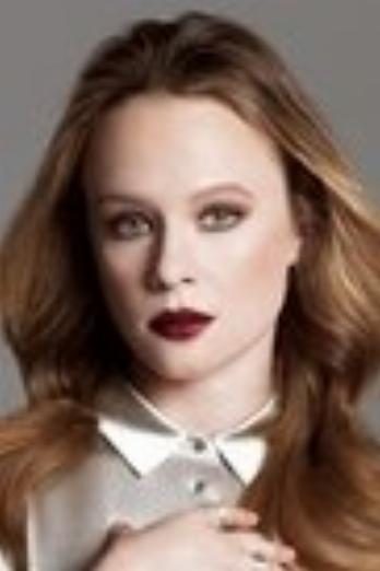 Thora Birch isDani Dennison
