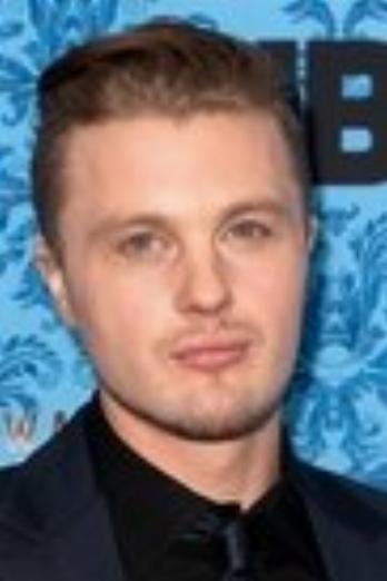 Michael Pitt isLafontaine