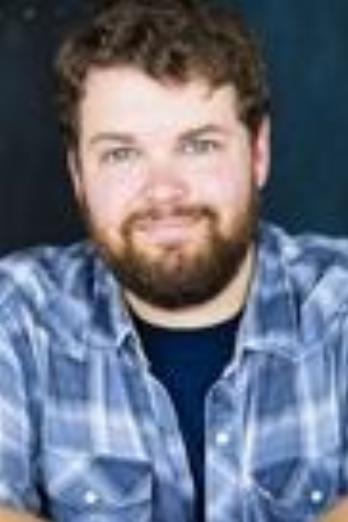 Brian Hull isDracula (głos)