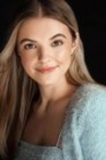 Madison MacIsaac isIzzy Simpson