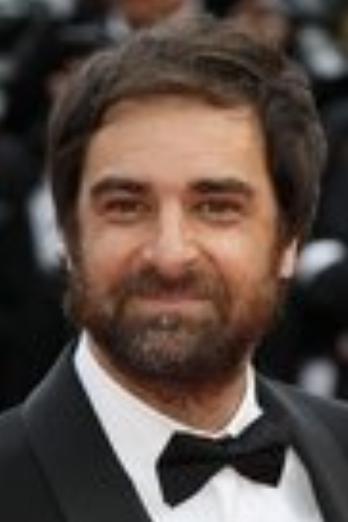 Grégory Montel isGerard Abel