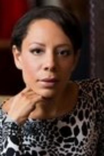 Selenis Leyva isLaura Chavez