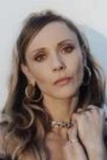 Juno Temple isDr. Teddy Paine