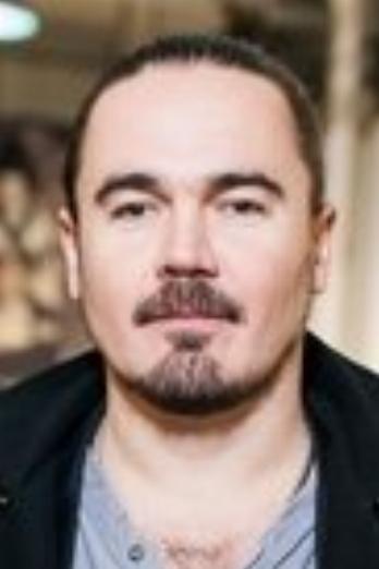 Oleh Mykhailiuta isUncle Leo (głos)