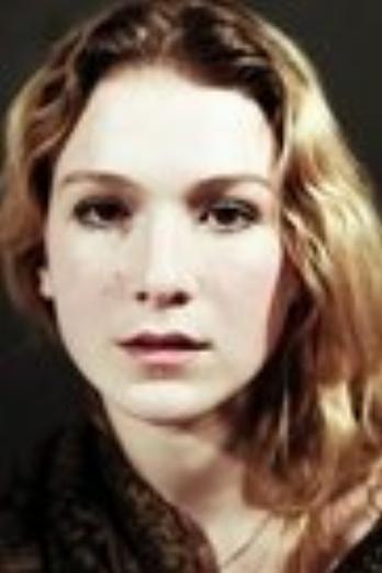 Isabela Ferrer isYoung Lily Bloom