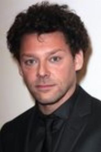 Richard Coyle isQuincy Harrington