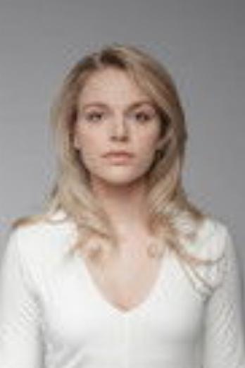 Vanessa Aleksander isMonika