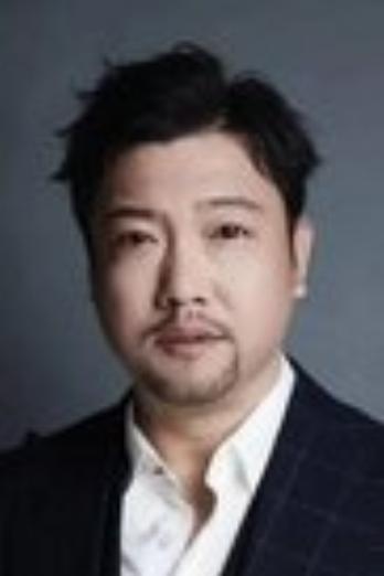 贾冰 isIce Cream Shop Owner