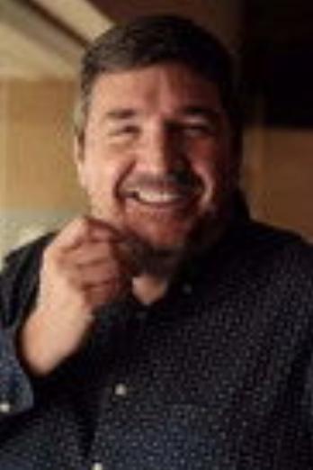 Aleix Estadella isDennis (głos)