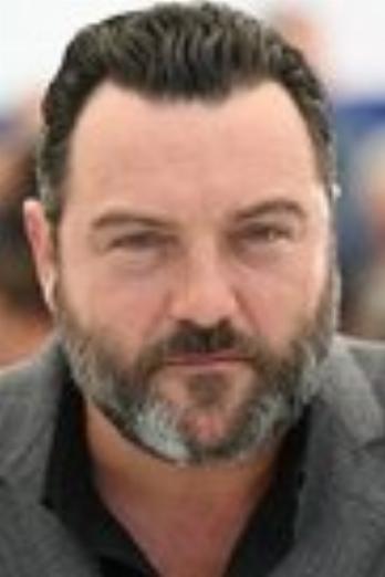 Denis Ménochet isJeeves