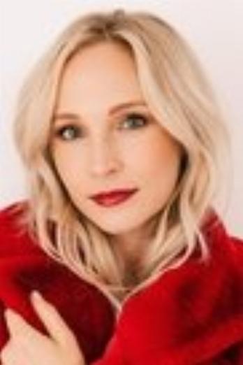 Candice King isKimberly Vance