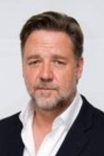 Russell Crowe isMaximus
