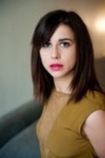 Léopoldine Serre isCamélia