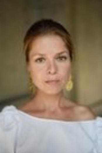 Luise Helm isElisa Kühne (głos)