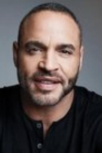 Daniel Sunjata isJames Holt