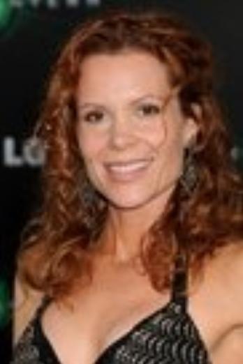 Robyn Lively isDr. Jenny Allen