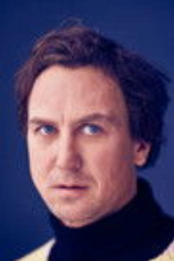 Lars Eidinger isTom Lunies