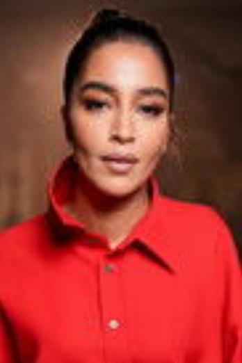 Leïla Bekhti isNawelle