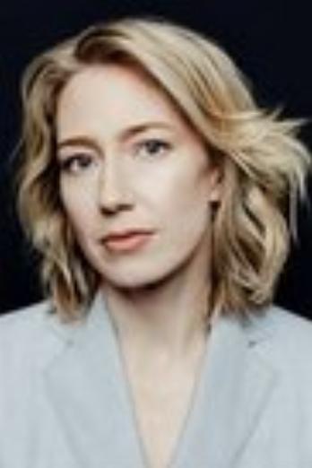 Carrie Coon isCallie Spengler