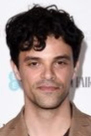 Jacob Fortune-Lloyd isLe Duc de Buckingham