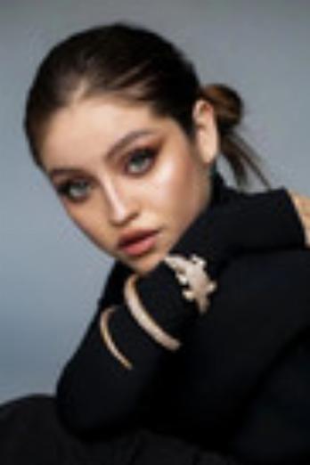 Karol Sevilla isVictoria (głos)