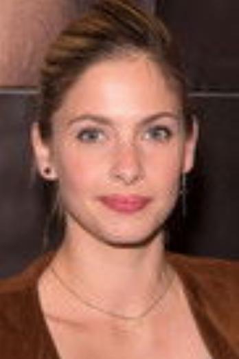 Chloé Coulloud isAlice Bouvier-Sauvage