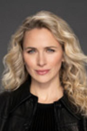 Shantel VanSanten isLori