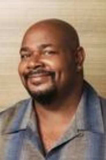 Kevin Michael Richardson isCaptain Gantu (głos)