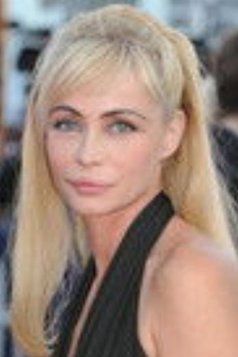 Emmanuelle Béart isClaire