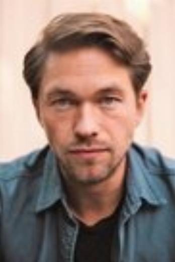 Jakob Oftebro isGustave Trolle