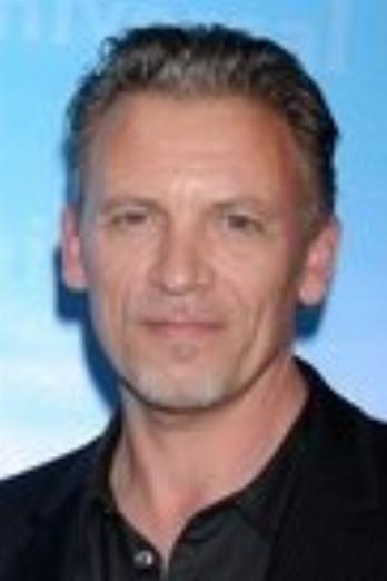 Callum Keith Rennie isRay