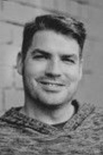 Dan Brumm isChief Furbank (głos)